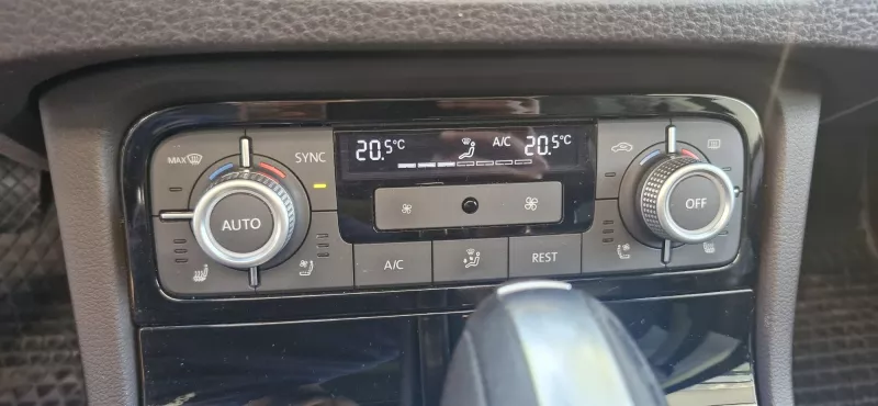 VOLKSWAGEN-1371