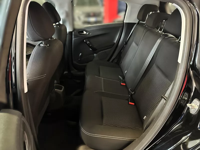 Peugeot 208-1561