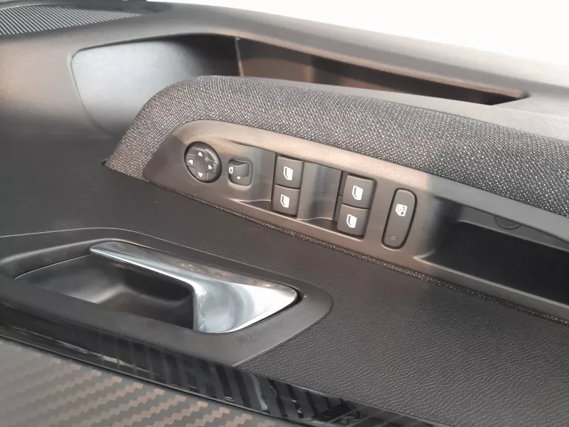 Peugeot 208 Style P. Tech-205