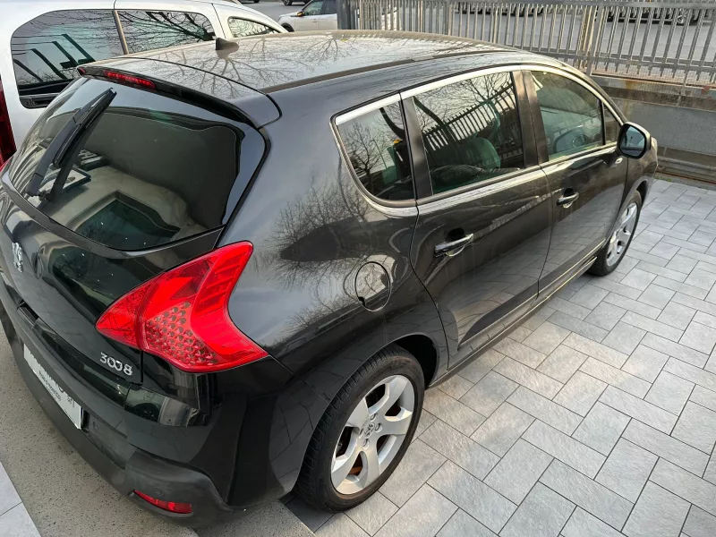 PEUGEOT 3008-889