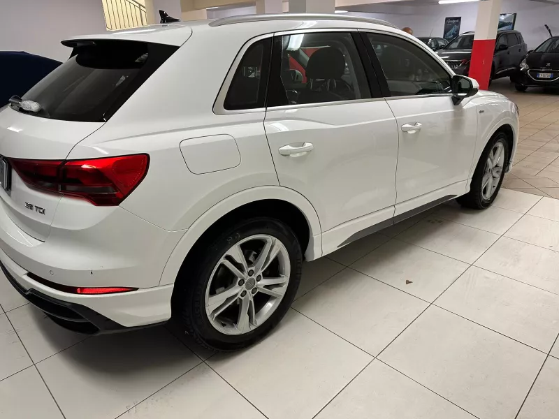 AUDI Q3 35 TDIS TRONIC S LINE-453